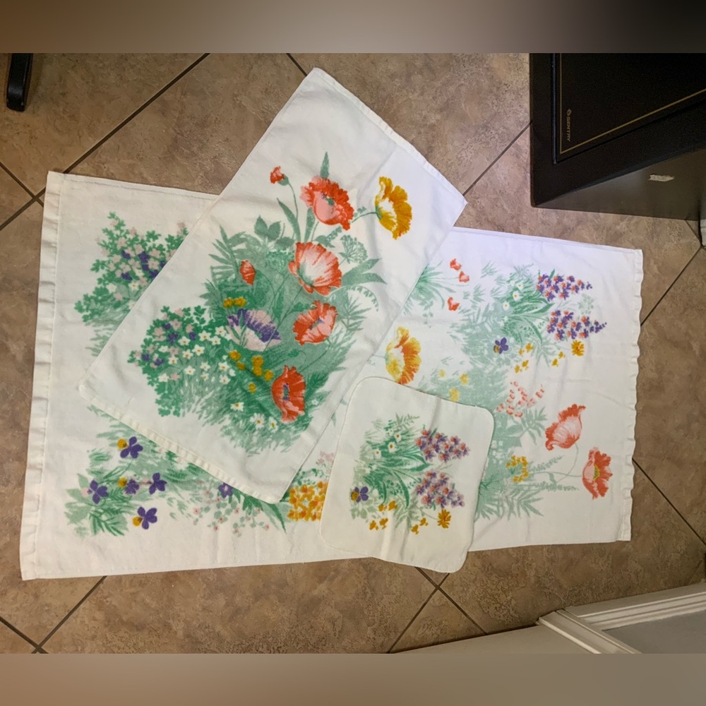 Vintage 60’s/70’s towels set